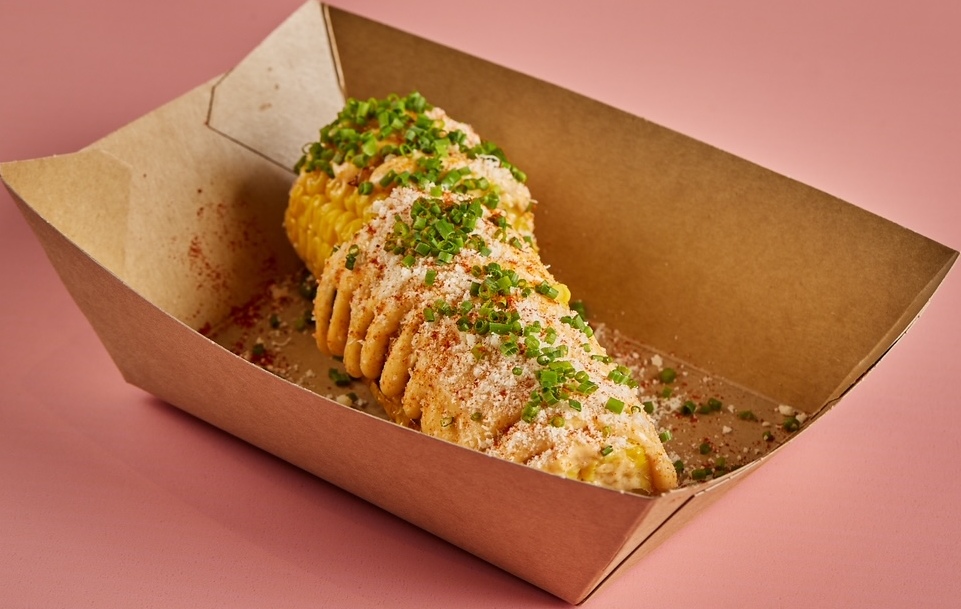 Corn on the cob with spicy mayo